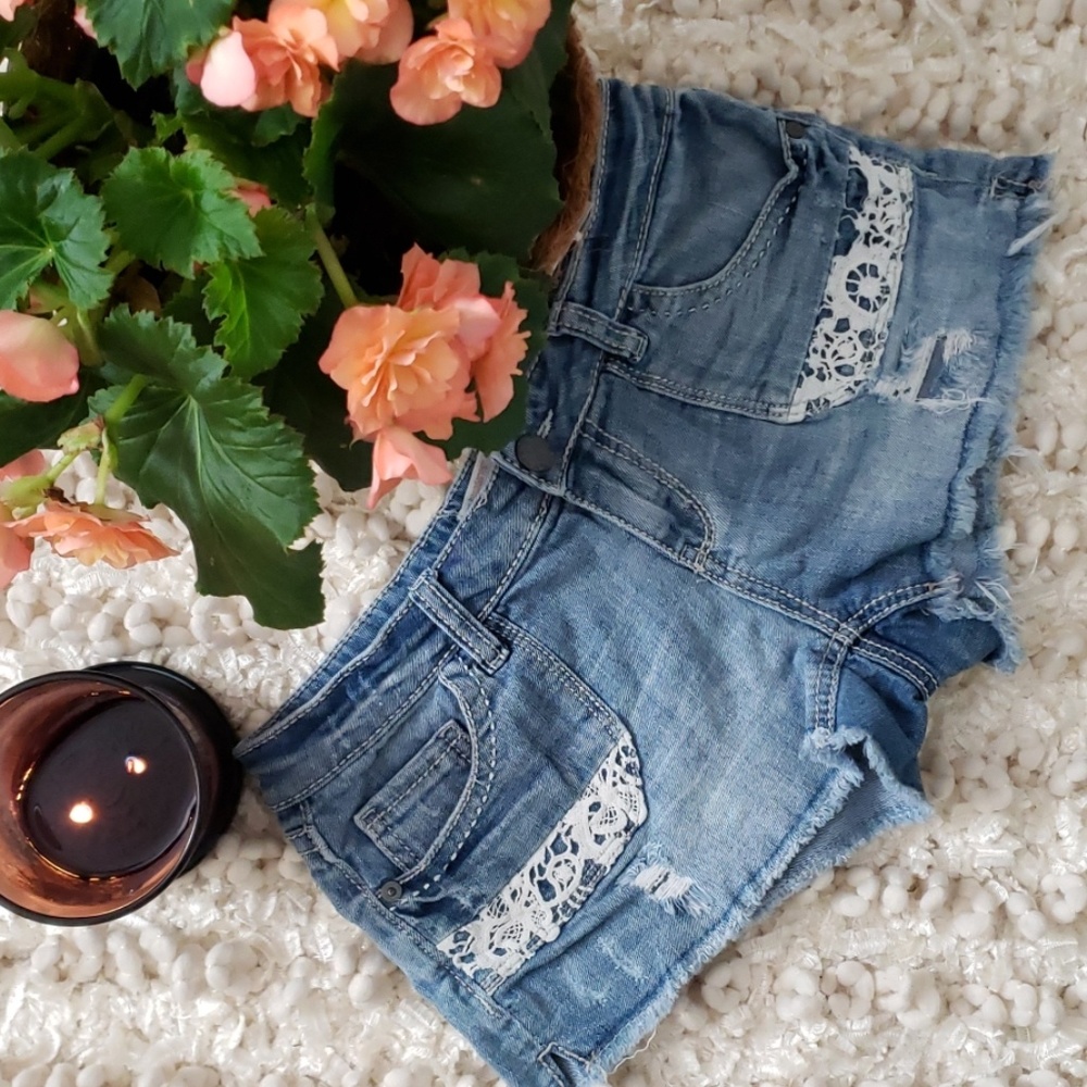 Shorty shorts